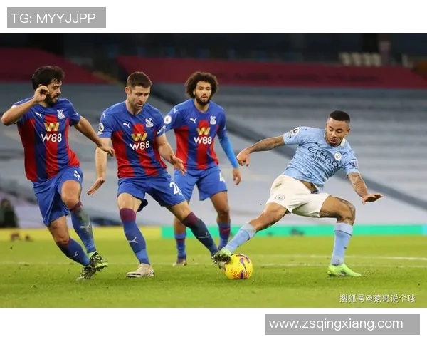 曼城与狼队角球对决分析揭示双方战术布局与进攻机会